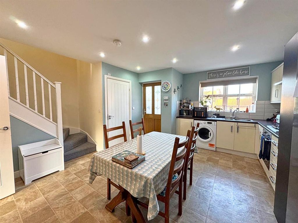 Property photo 3 of 16 Kitchen/Dining Room