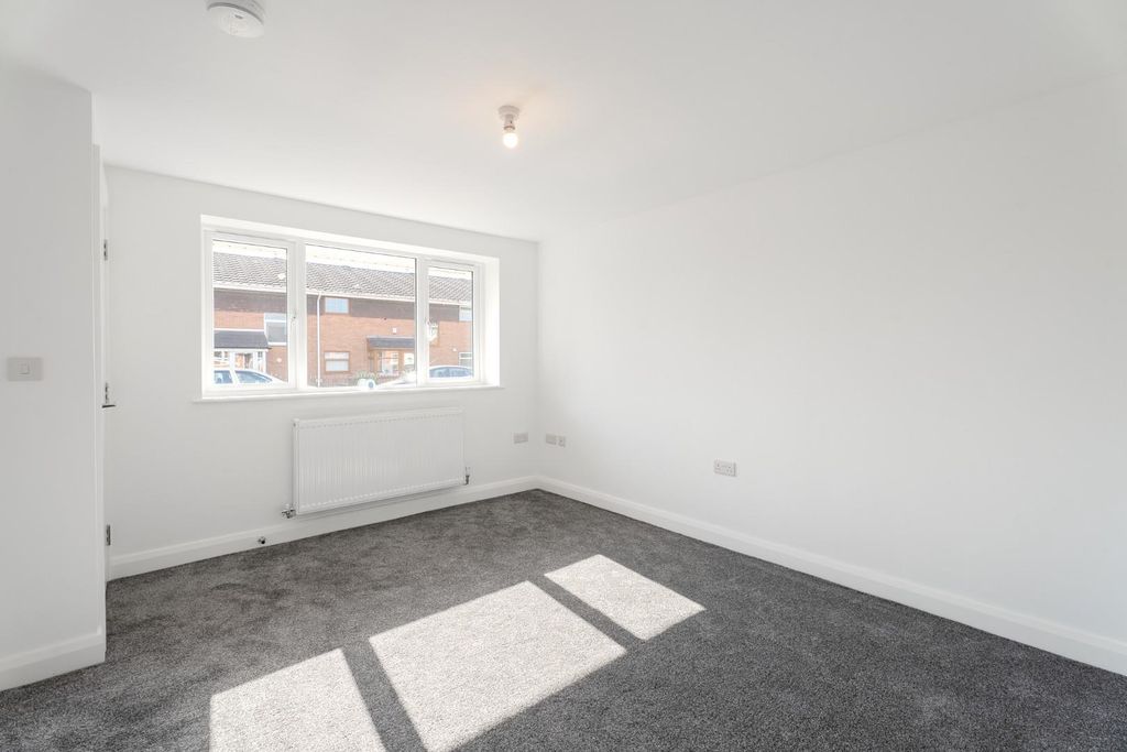 Property photo 2 of 16 100c Broad Street-2.Jpg