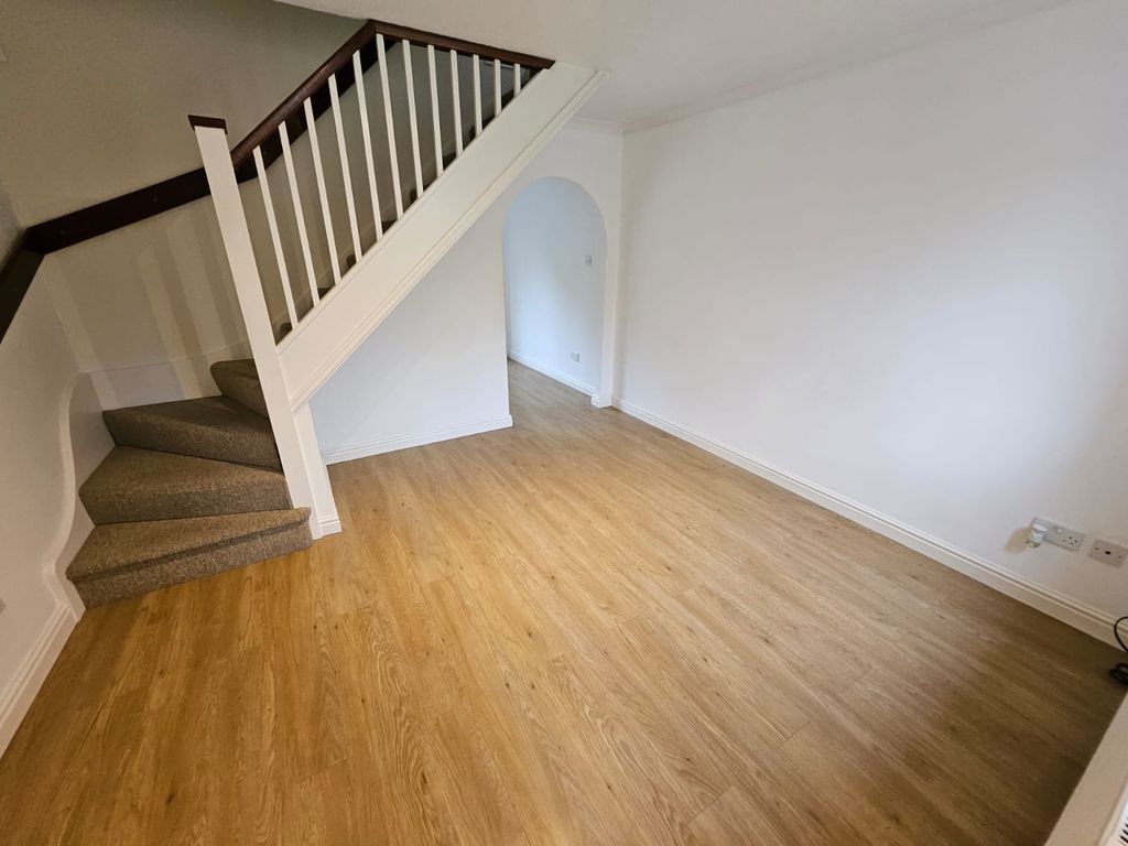 Property photo 2 of 8 Photo 5