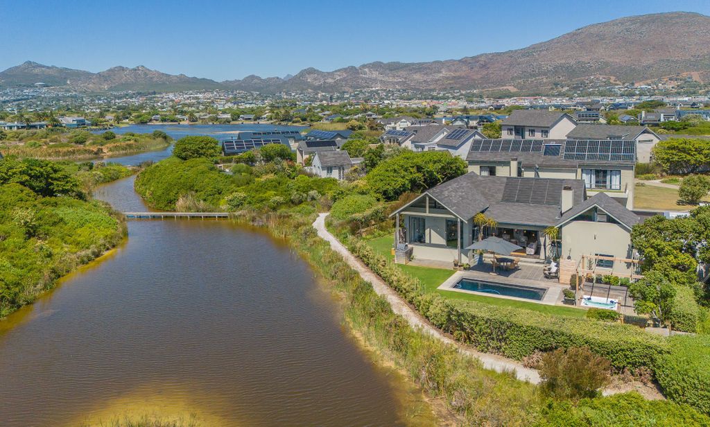 Property photo 2 of 33 Fh1733743