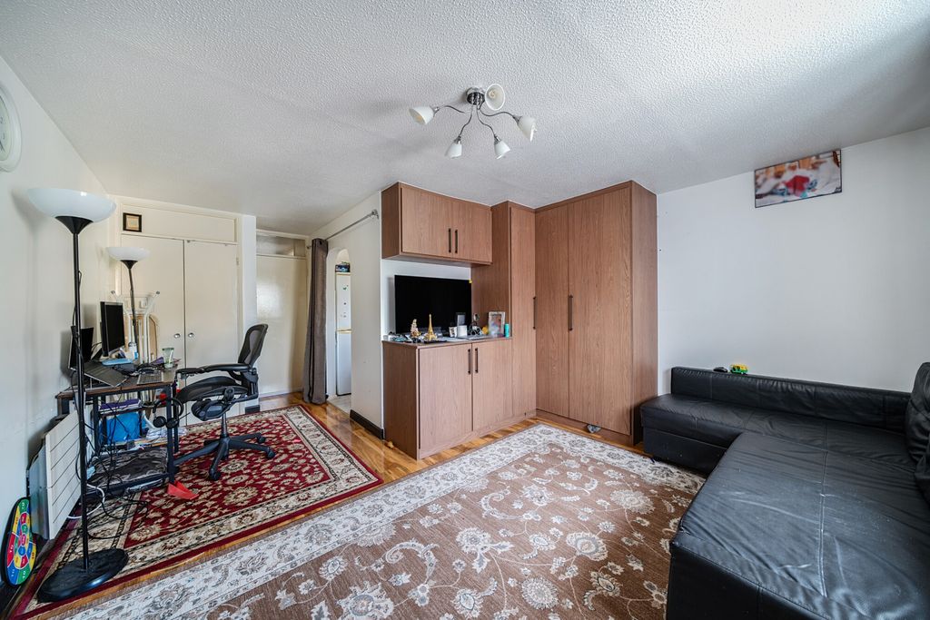 Property photo 2 of 13 1334925-4-6893971...