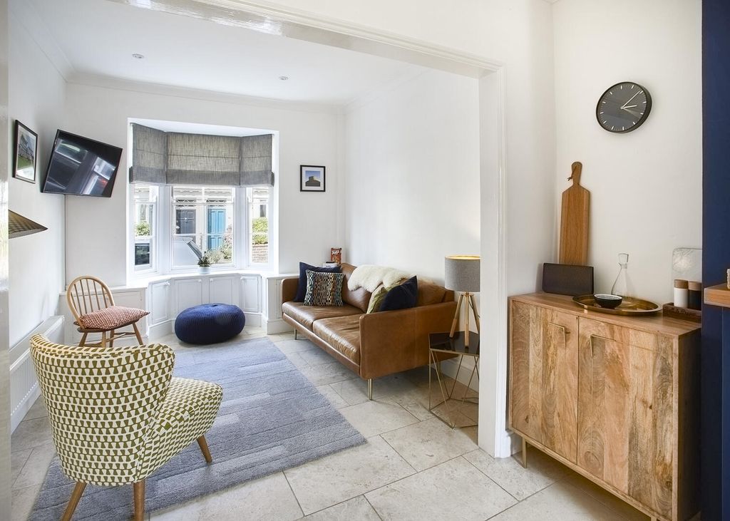 Property photo 2 of 17 Living Room