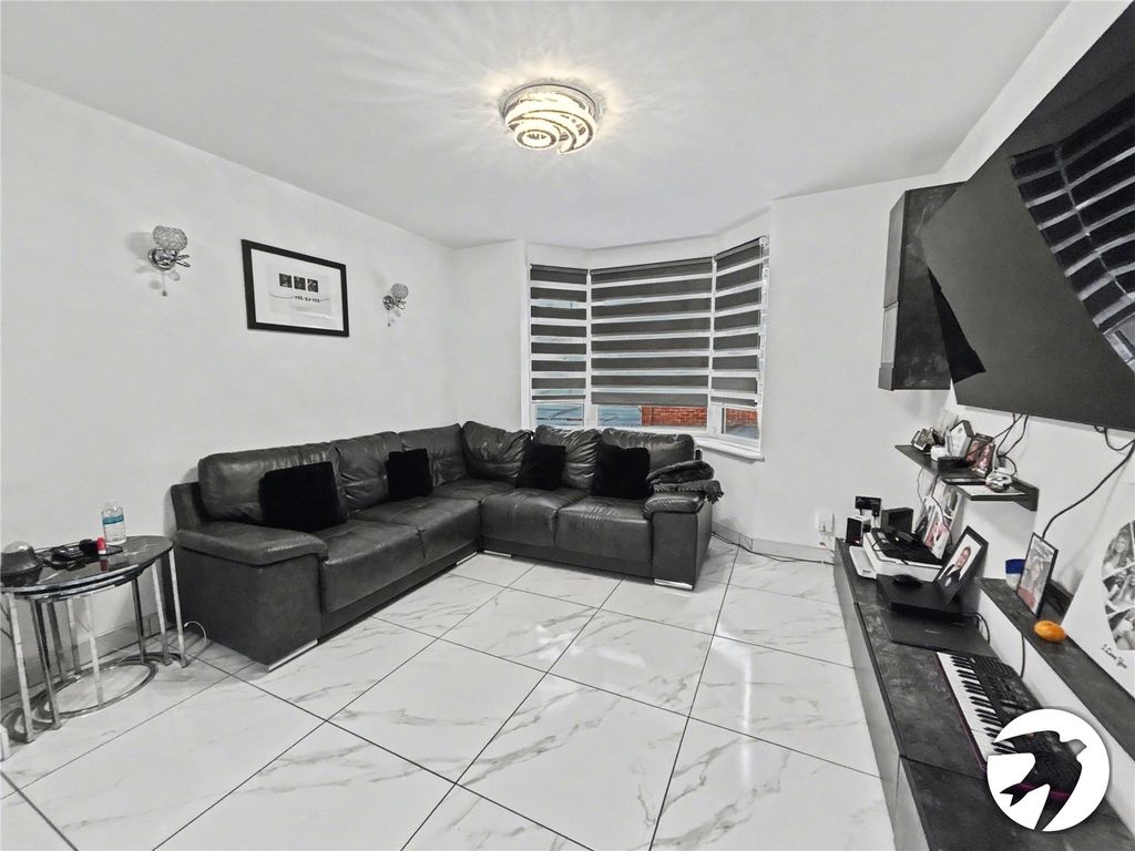 Property photo 2 of 18 Picture No. 23