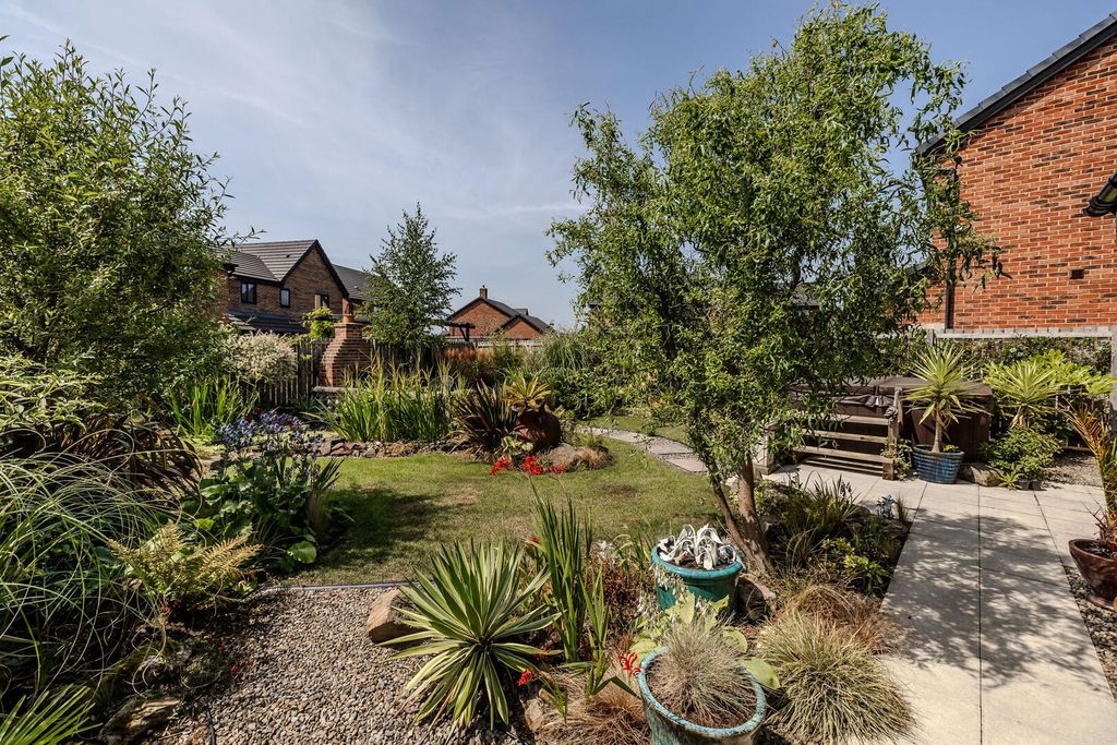 Property photo 2 of 30 Rear Garden
