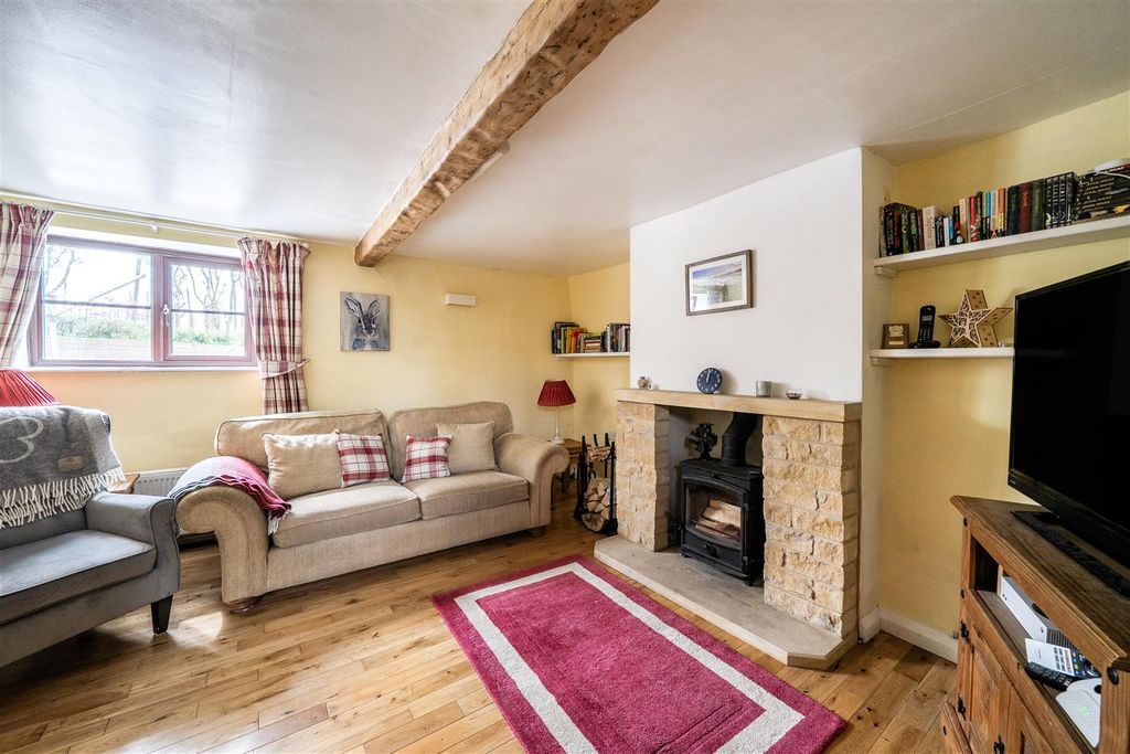 Property photo 3 of 17 Sitting Room