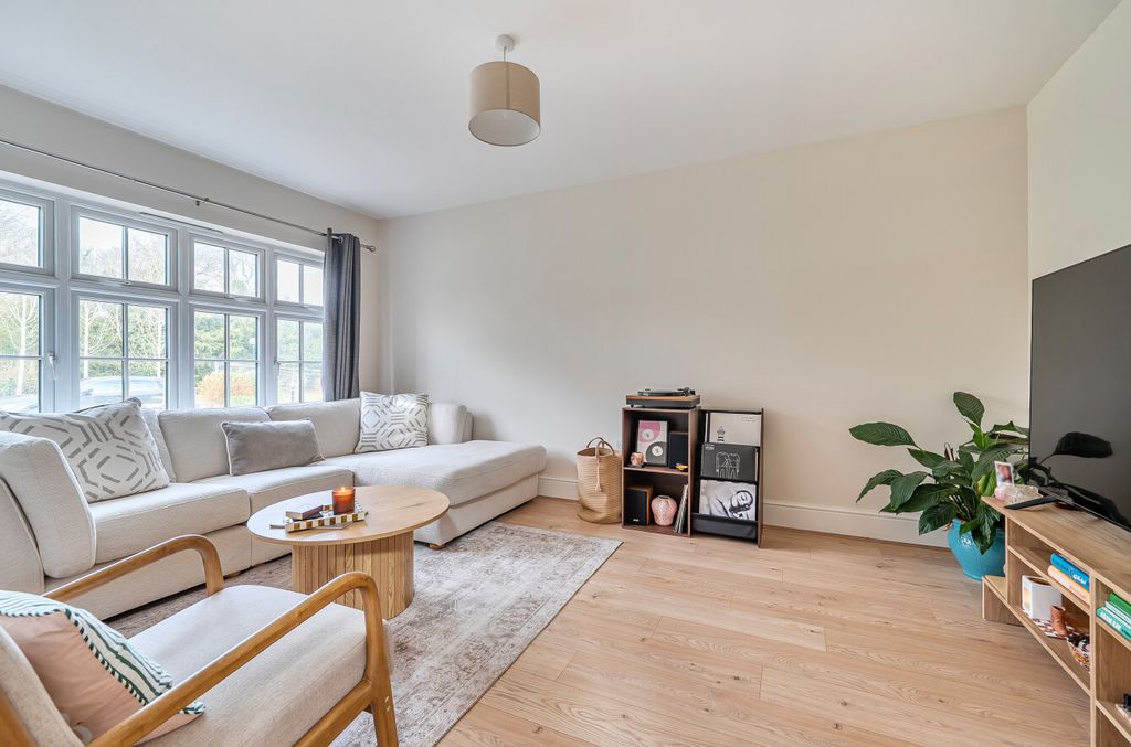 Property photo 2 of 22 1400027-11-696794...