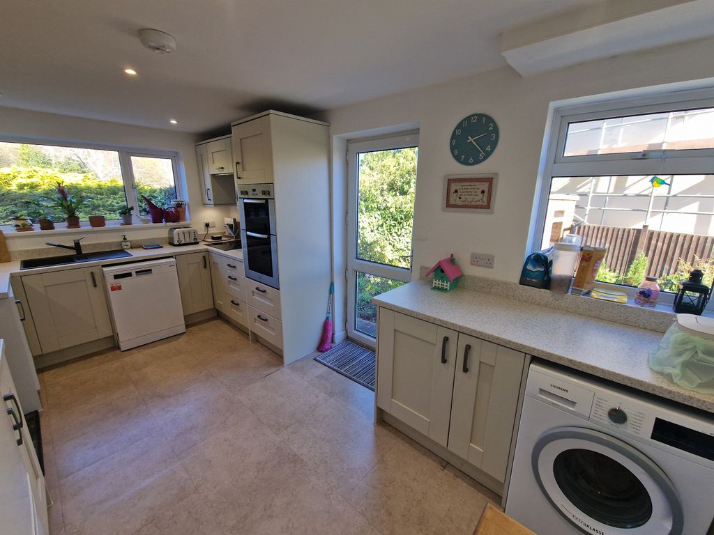 Property photo 2 of 16 Kitchen
