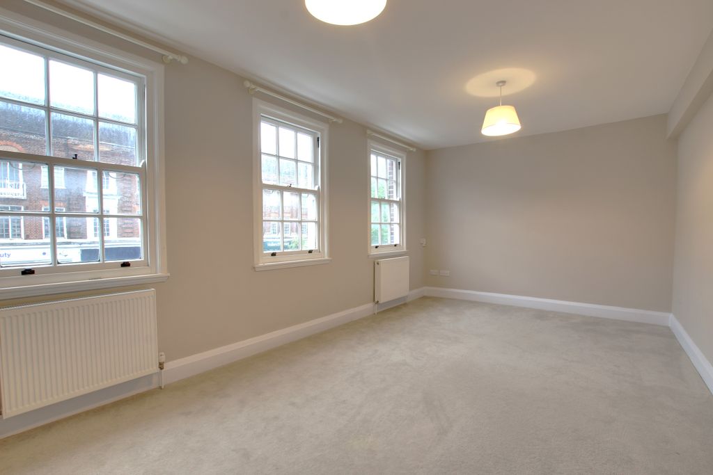 Property photo 3 of 8 3 Lounge.Jpg