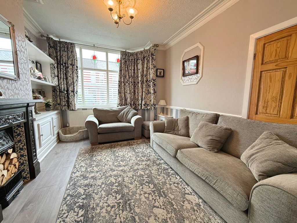 Property photo 2 of 28
