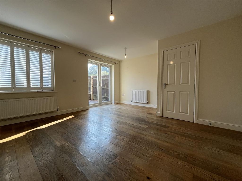 Property photo 2 of 13 Lounge