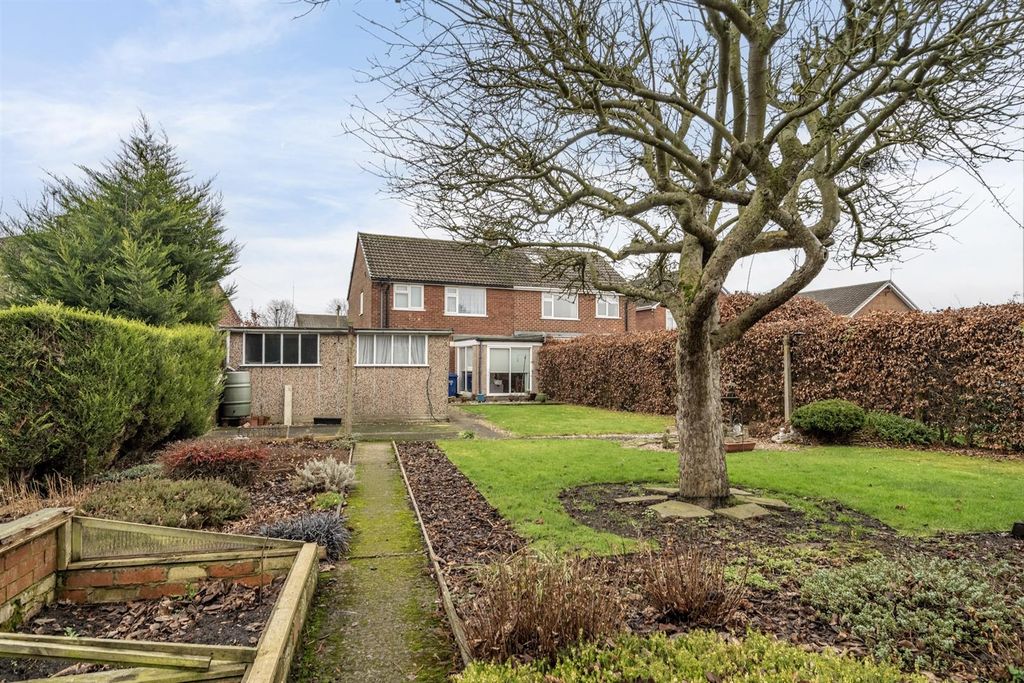 Property photo 2 of 25