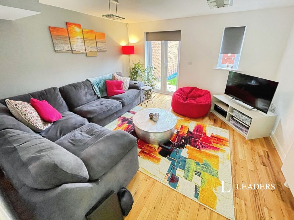 Property photo 2 of 8 Pbox-Img.Jpg