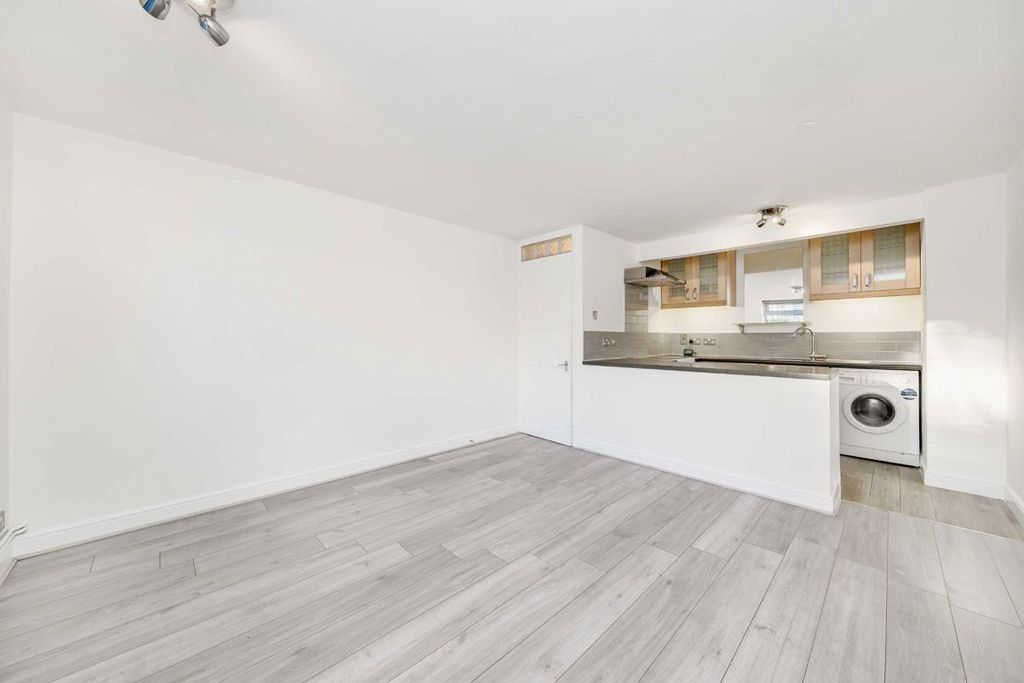 Property photo 2 of 5