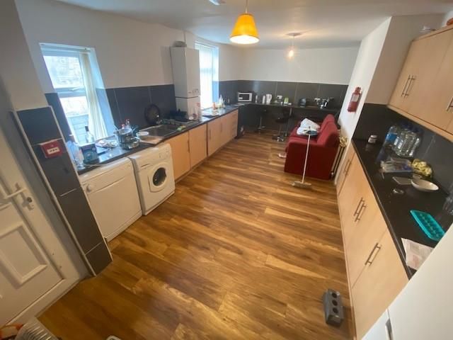 Property photo 3 of 14 Kitchen