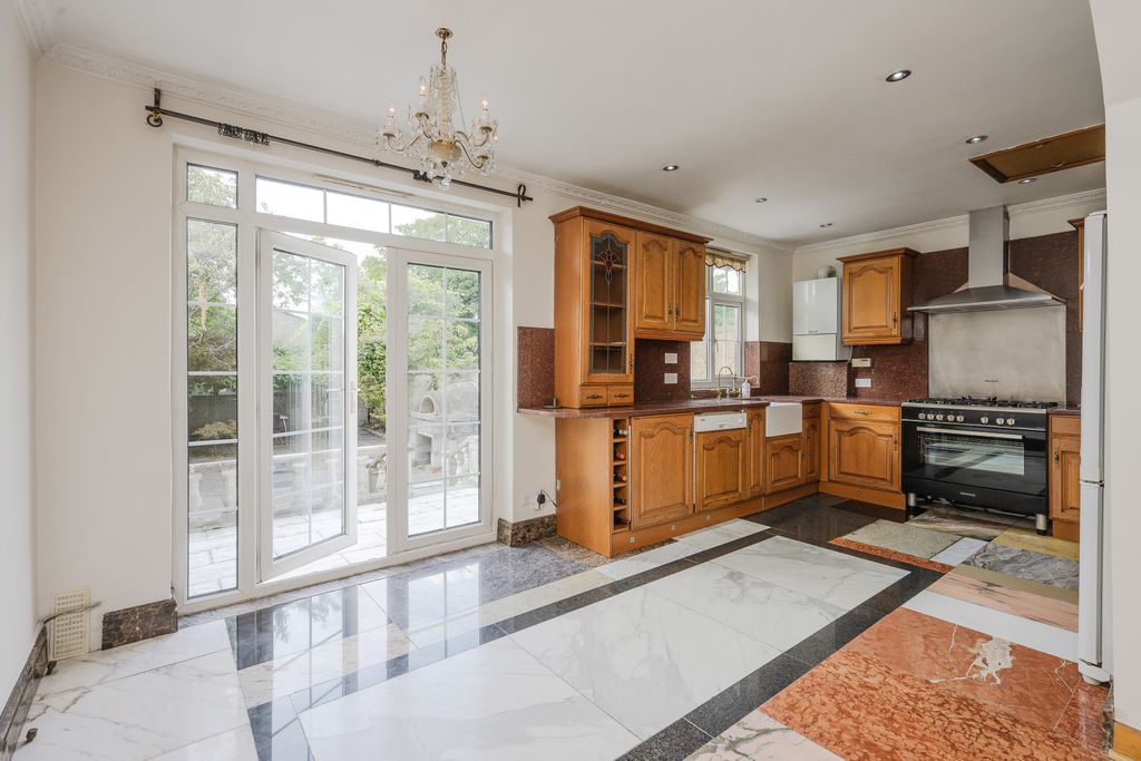 Property photo 3 of 19 Picture No. 06