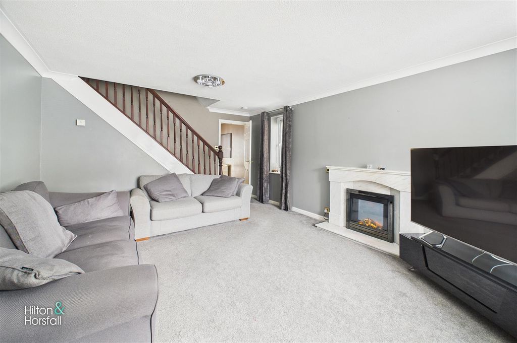 Property photo 2 of 17 Highgate