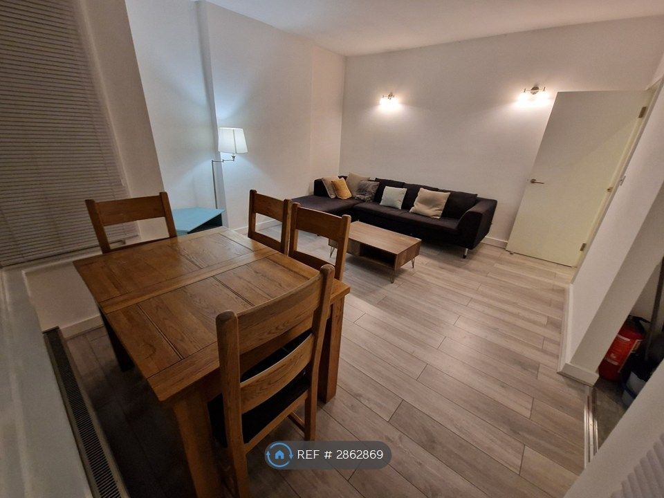 Property photo 3 of 21 Dinner