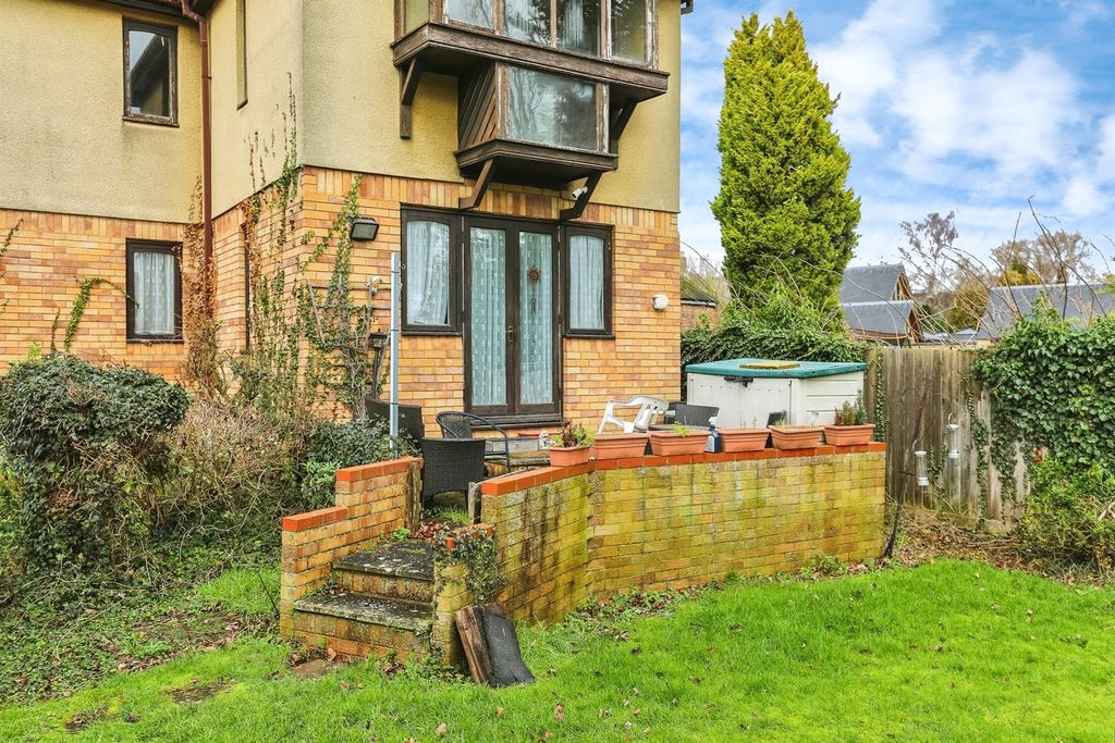 Property photo 2 of 8