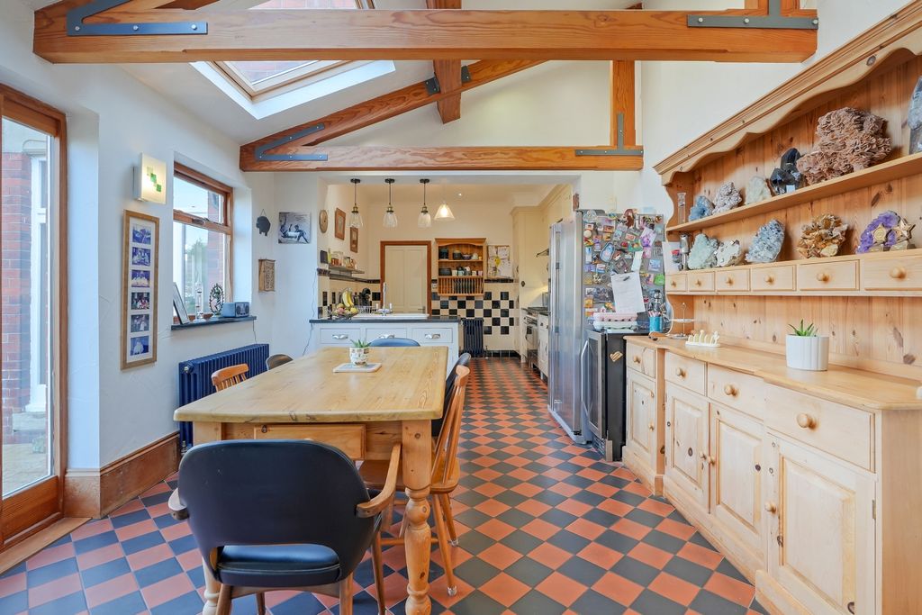 Property photo 3 of 37 Kitchen