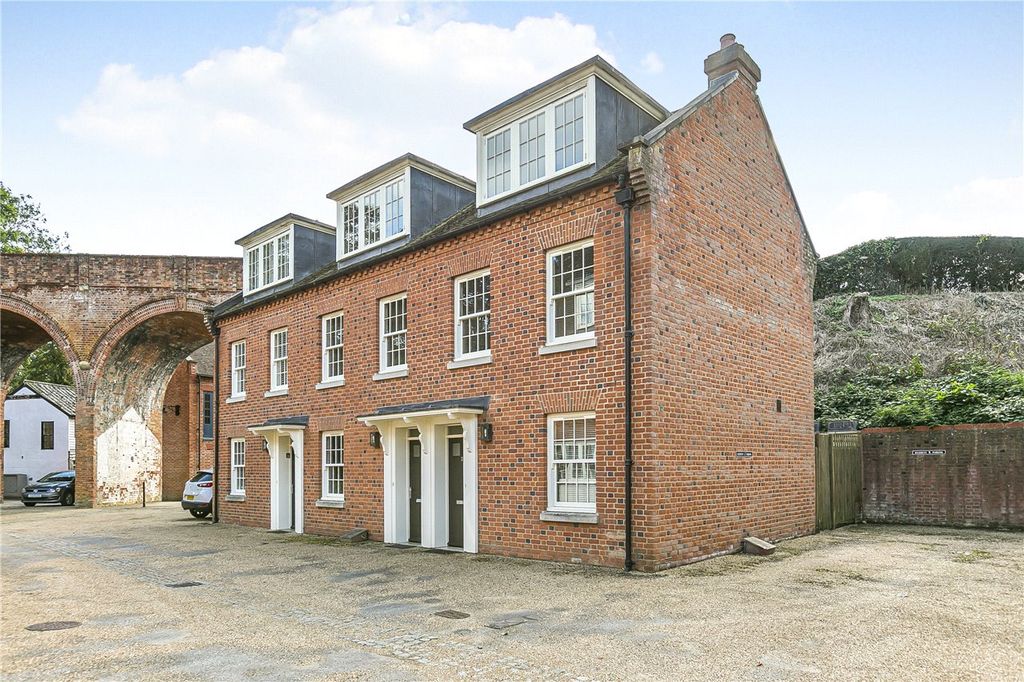 Property photo 1 of 12 External