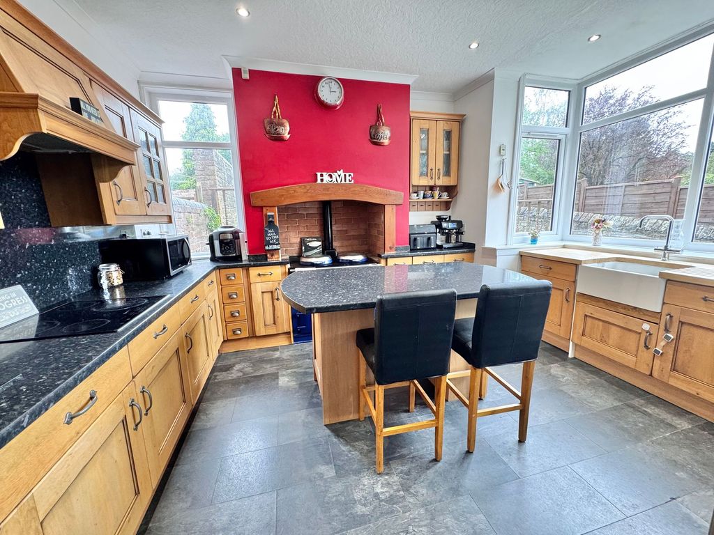 Property photo 3 of 17 Kitchen