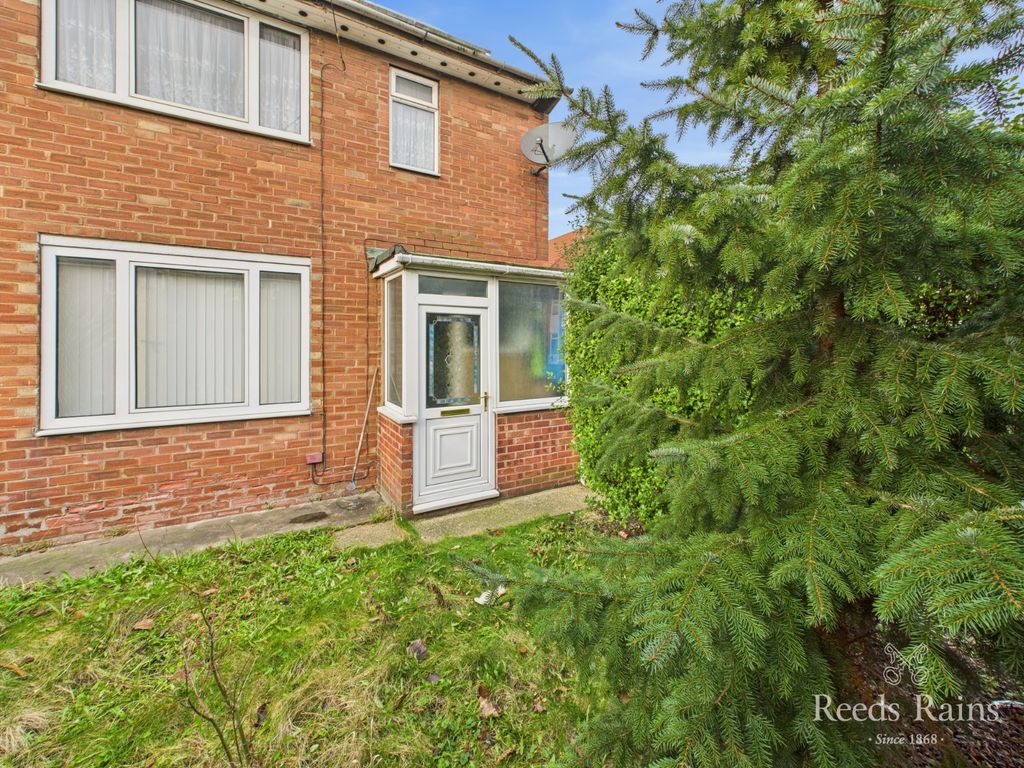 Property photo 1 of 19 Front Garden