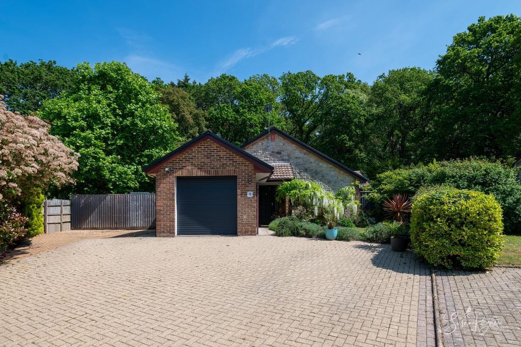 Property photo 1 of 37 4 Abbots Close