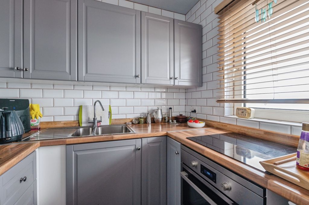 Property photo 3 of 14 Photo