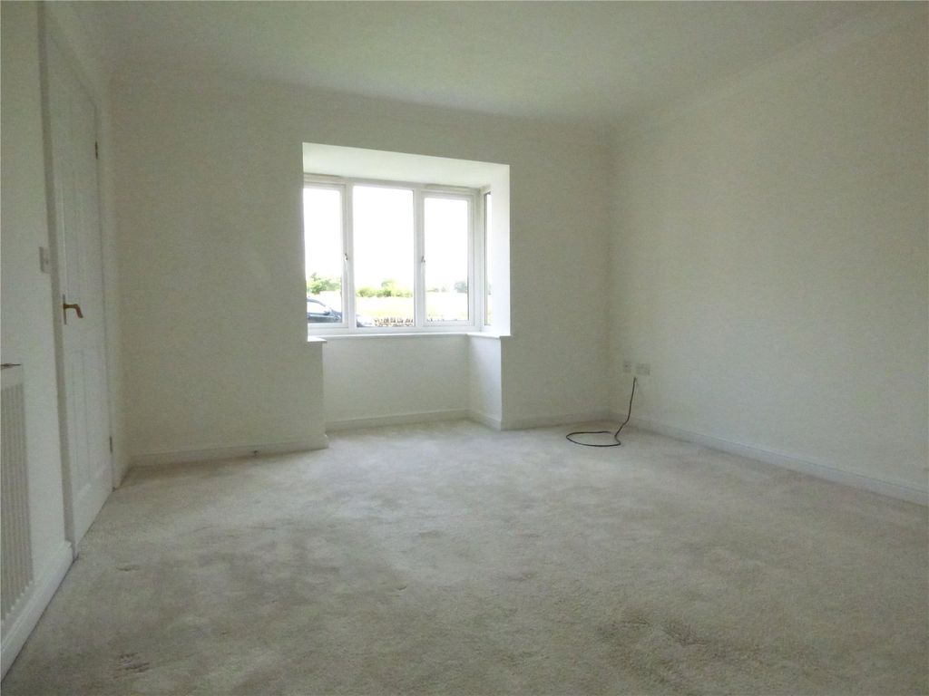 Property photo 2 of 21 Lounge