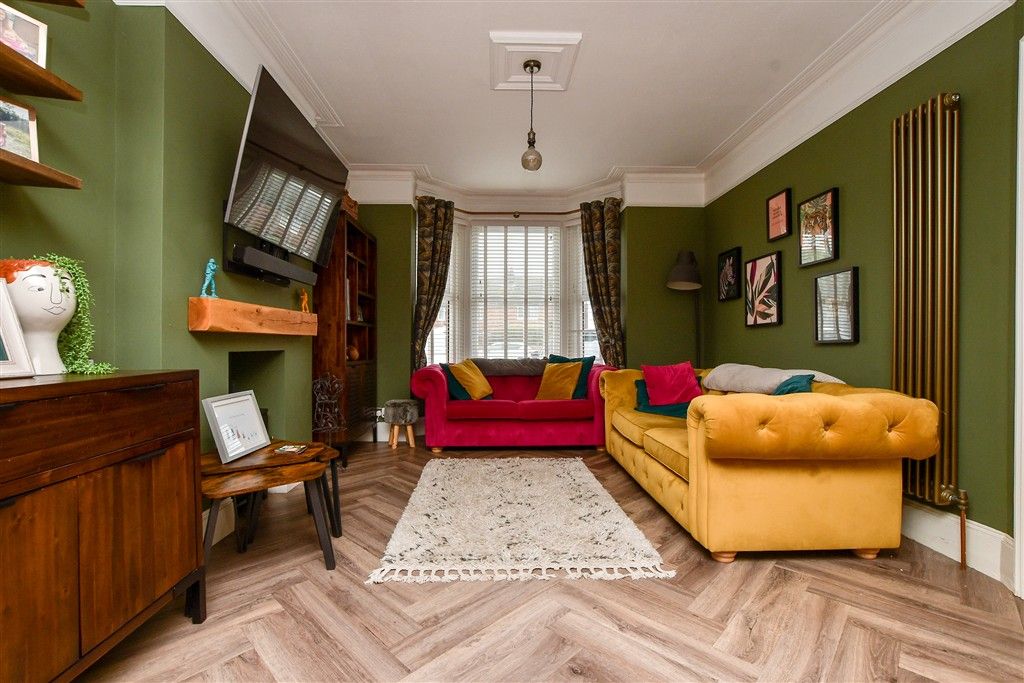 Property photo 2 of 18 Lounge