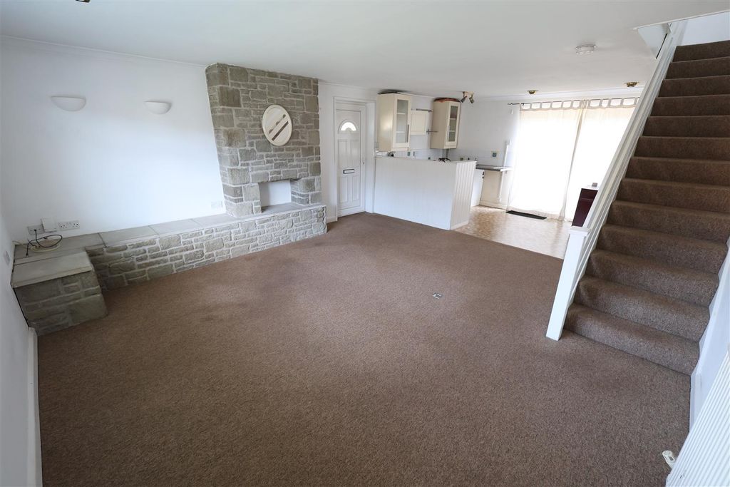 Property photo 2 of 22 Fsr Lounge ii.Jpg