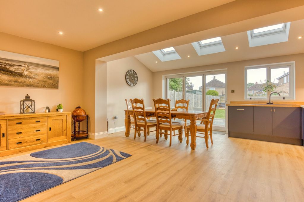 Property photo 2 of 27 Ewemove Taunton - Hoveland Lane (25)
