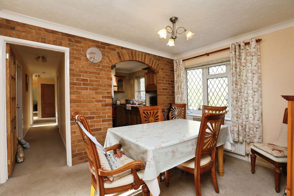 Property photo 3 of 18