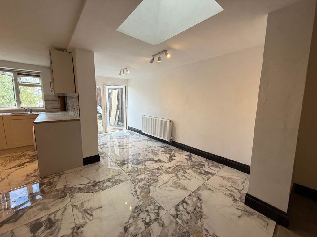 Property photo 3 of 17 Dining Area