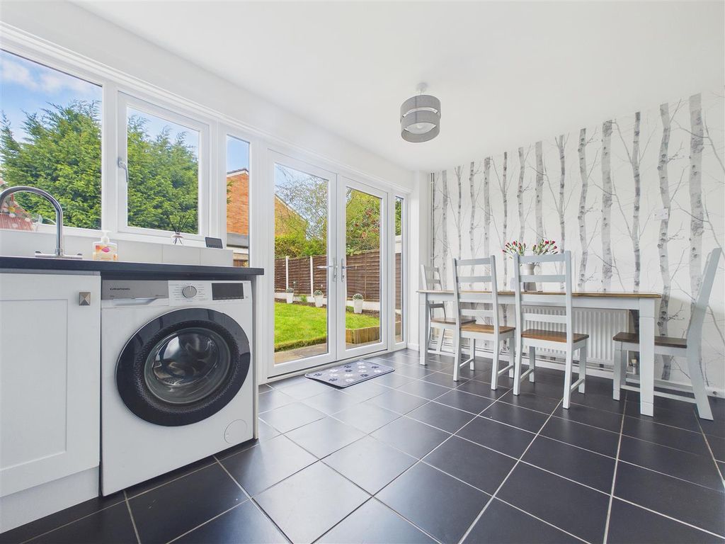 Property photo 3 of 11 Cam01407G0-Pr0148-Still010.Jpg