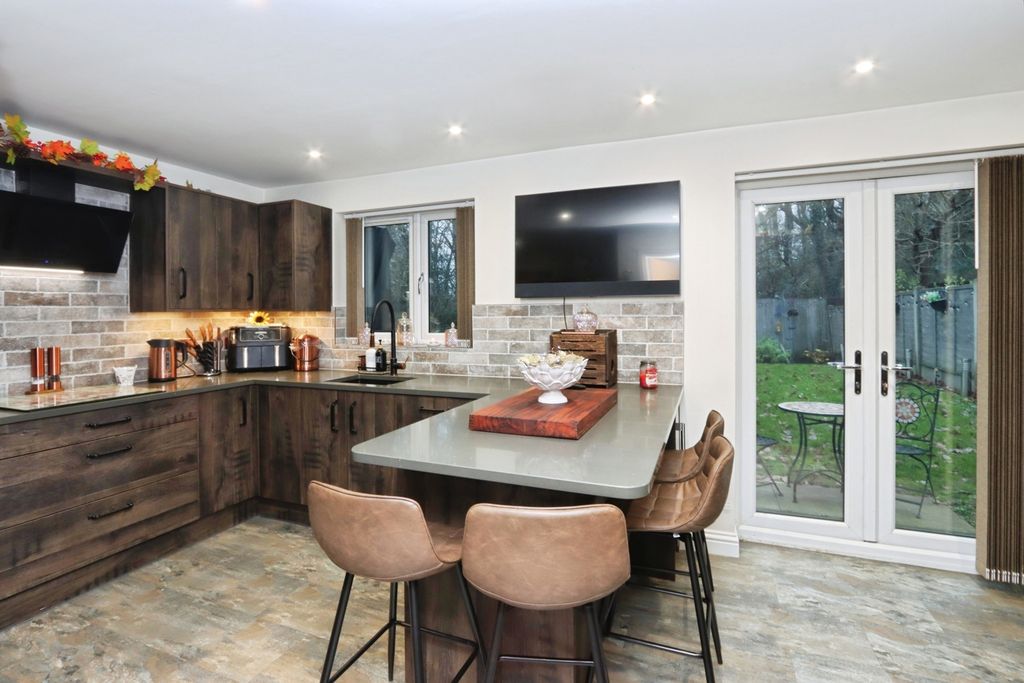 Property photo 3 of 22 Pbox-Img.Jpg