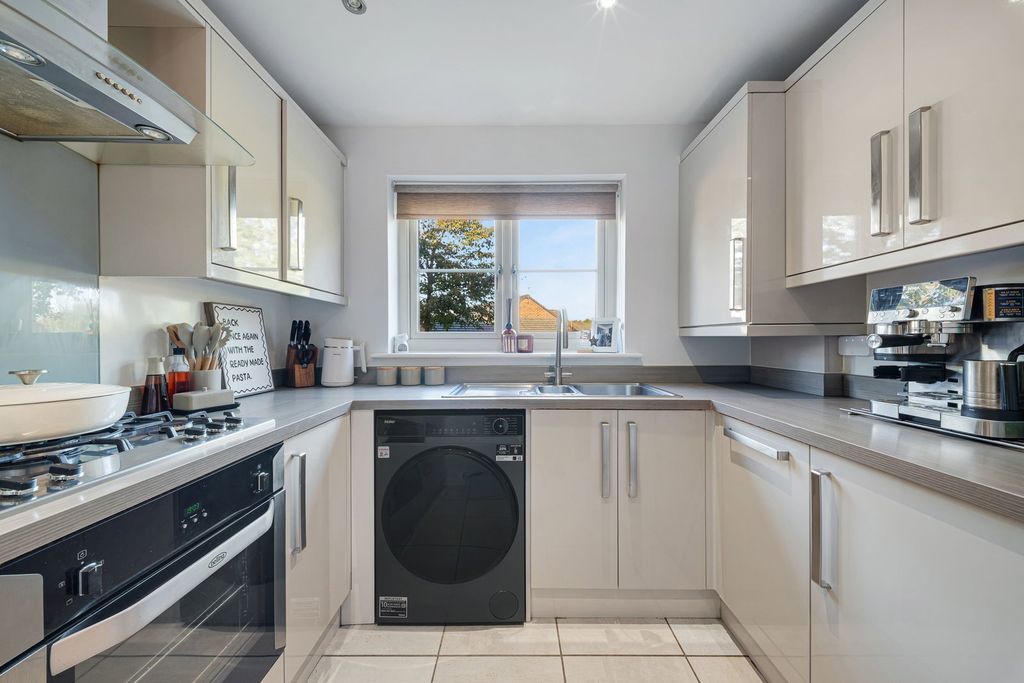 Property photo 3 of 49