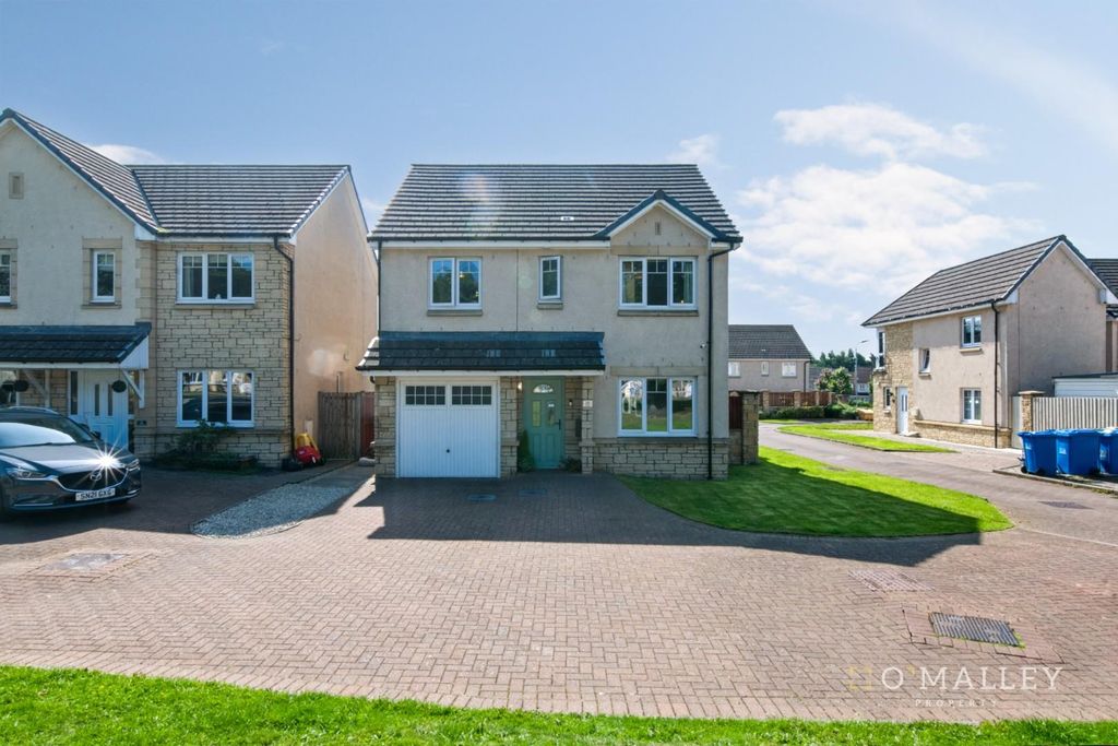 Property photo 1 of 17 External Front