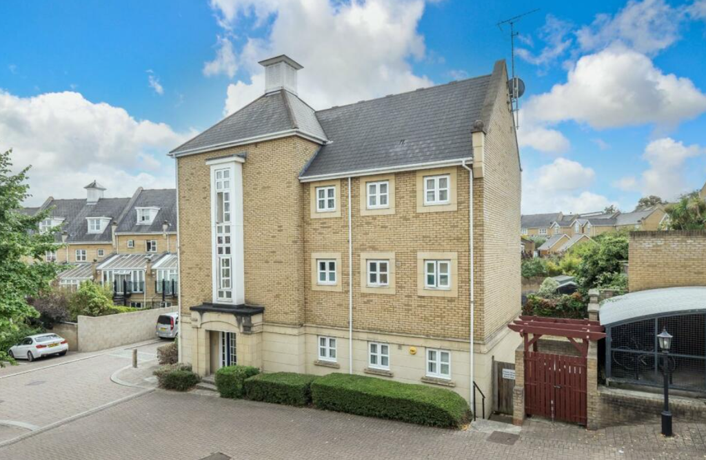 Property photo 1 of 8