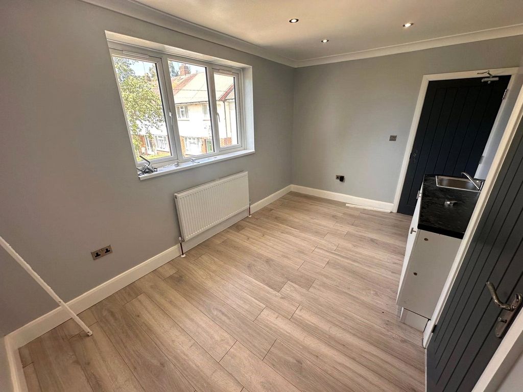 Property photo 1 of 7 Room Four