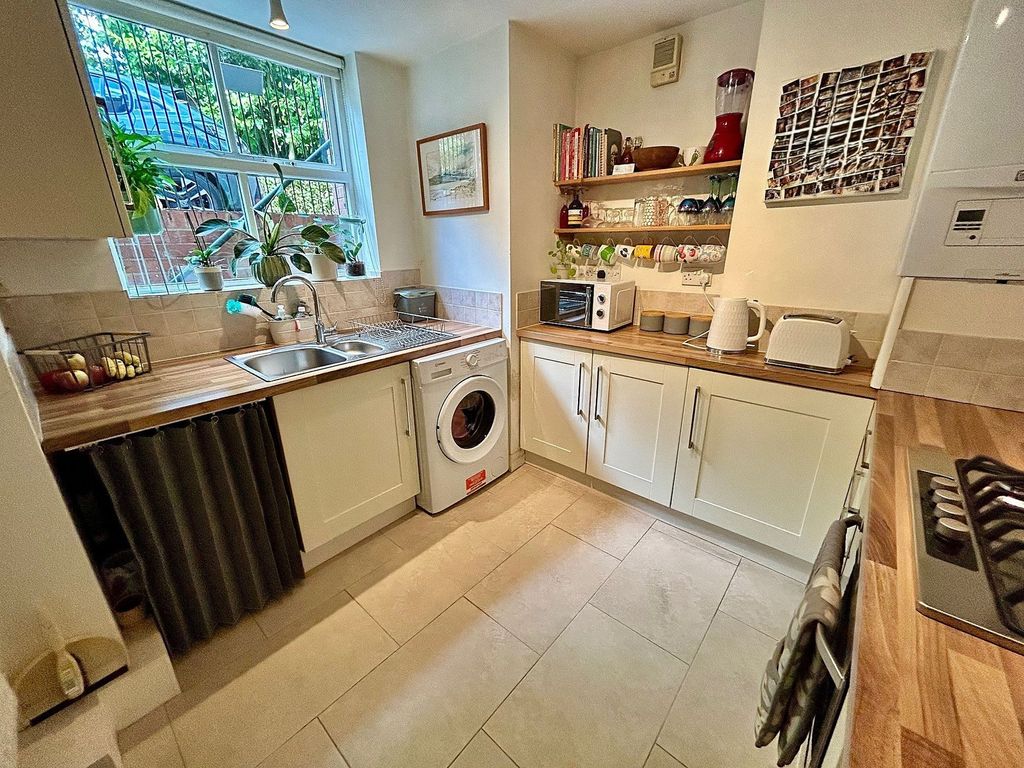 Property photo 2 of 16 Kitchen