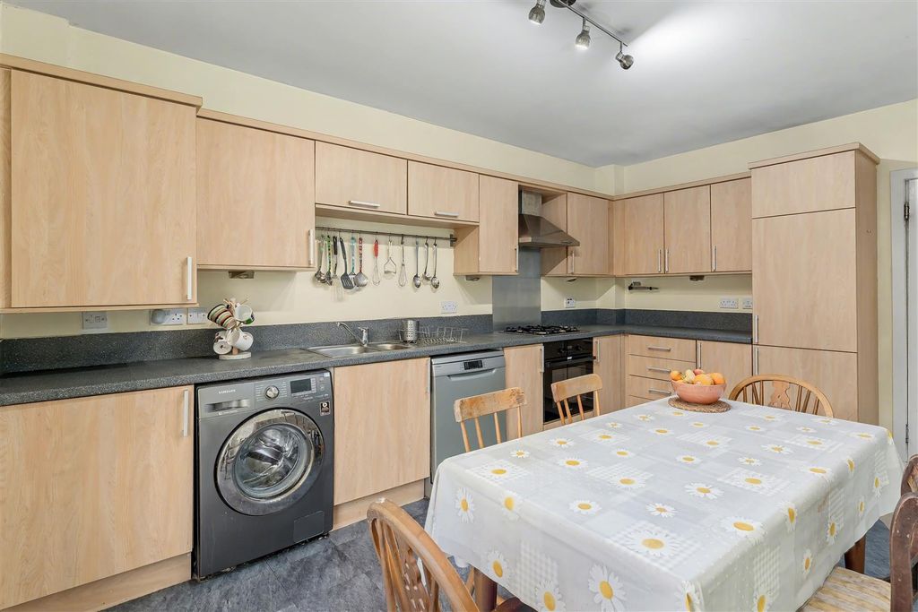 Property photo 3 of 16 5.Jpg