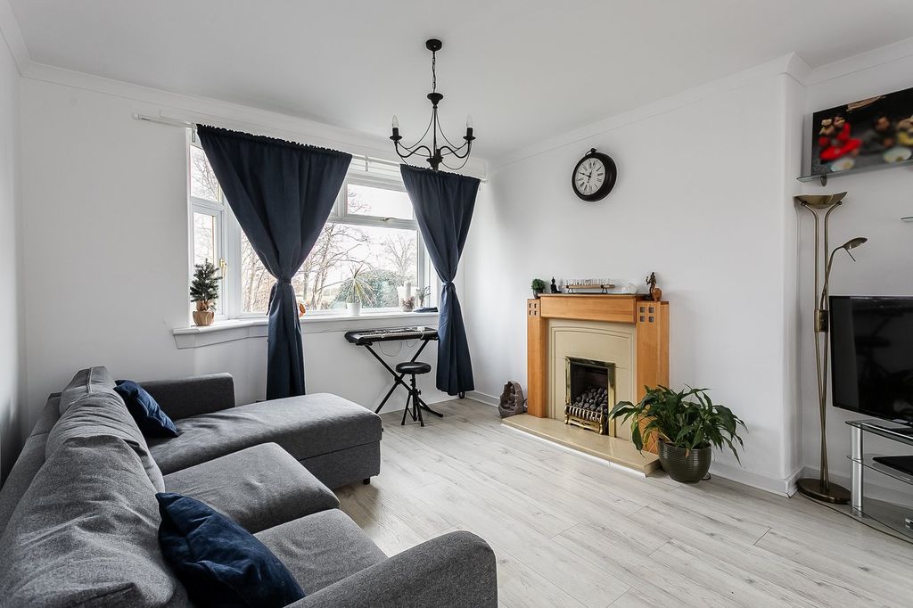 Property photo 2 of 32