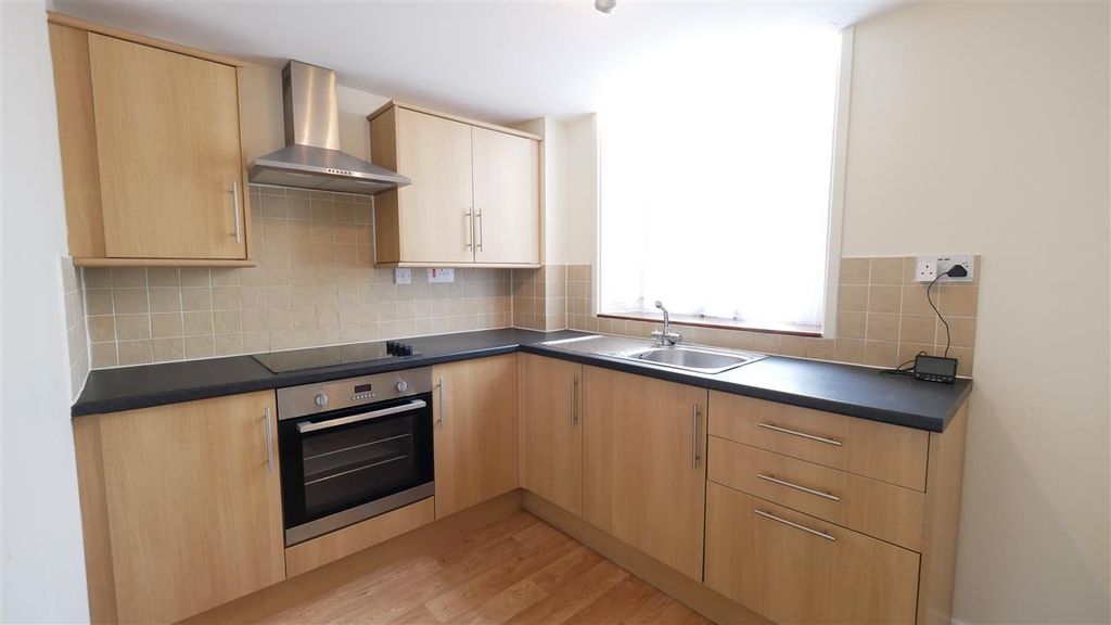 Property photo 3 of 6 Kitchen