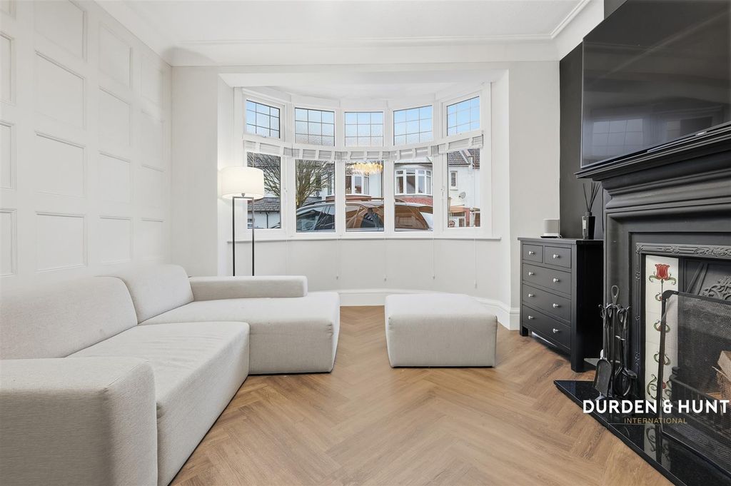 Property photo 3 of 27 Lord Roberts Avenue