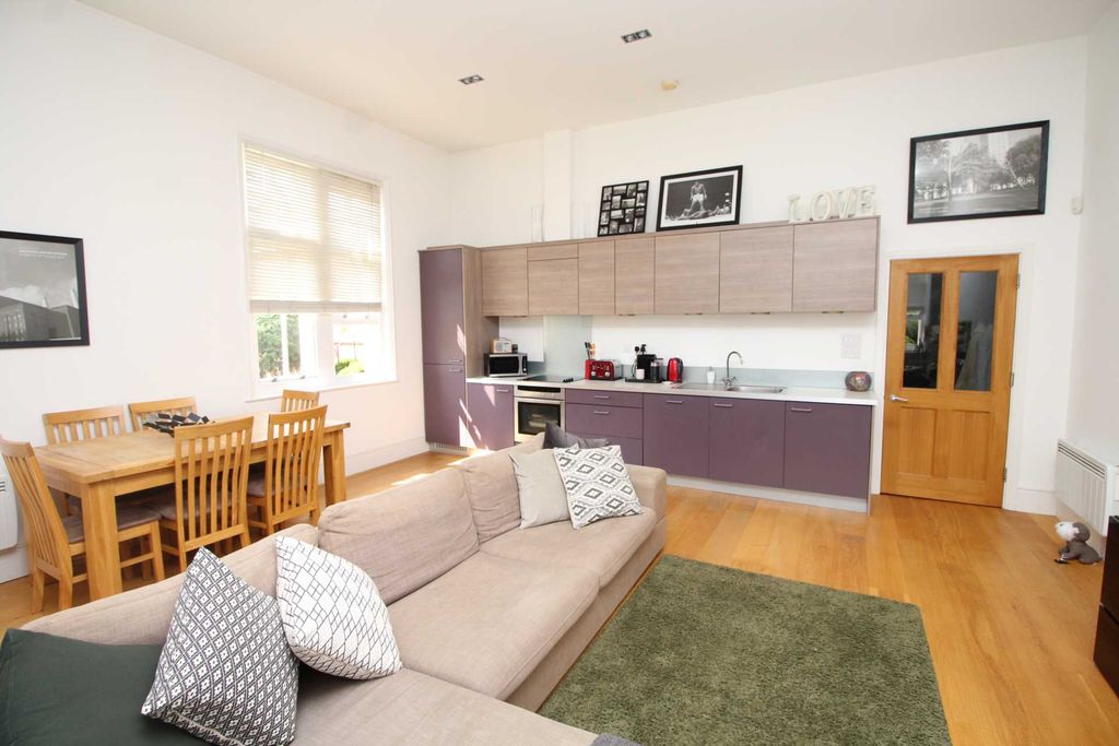 Property photo 3 of 13