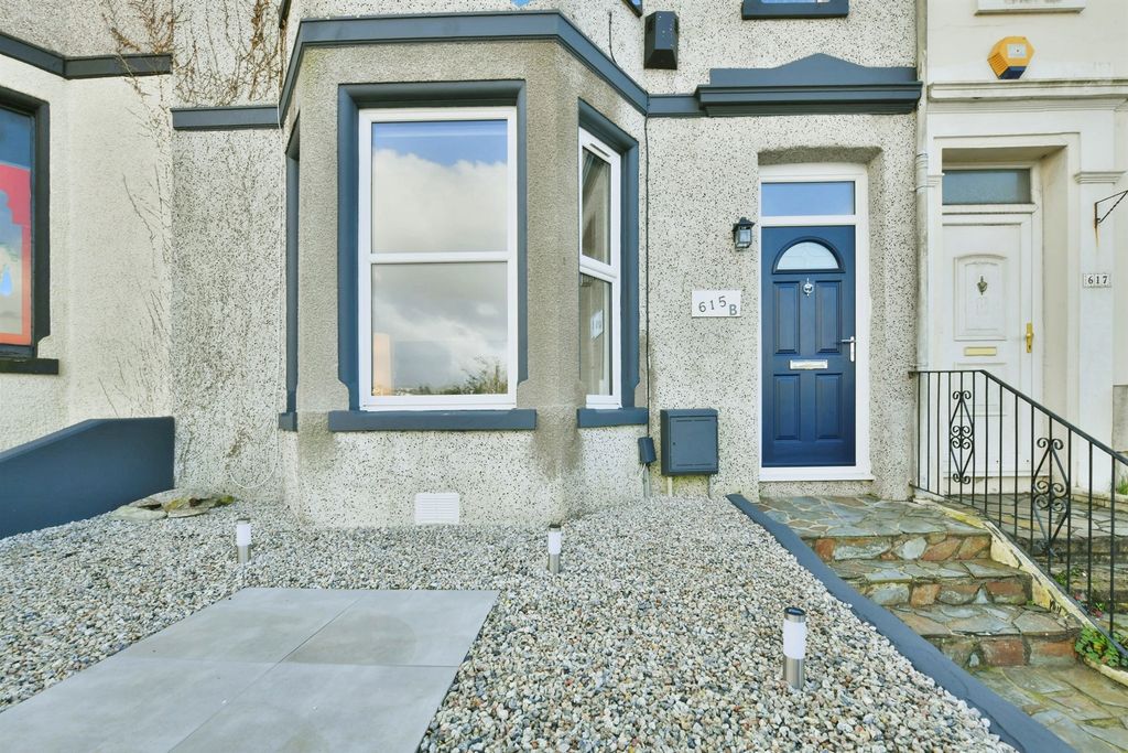 Property photo 2 of 18