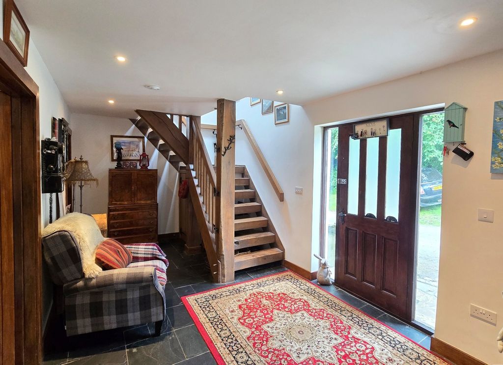 Property photo 2 of 19 5220213