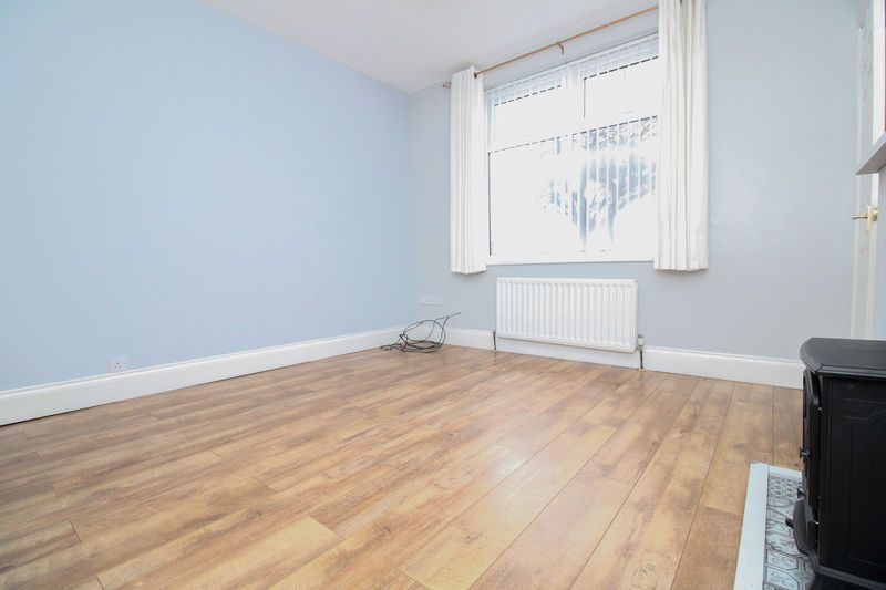 Property photo 3 of 11 Lounge