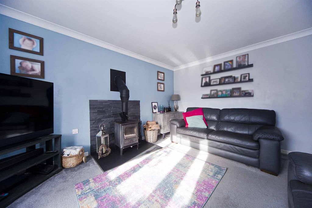 Property photo 2 of 31